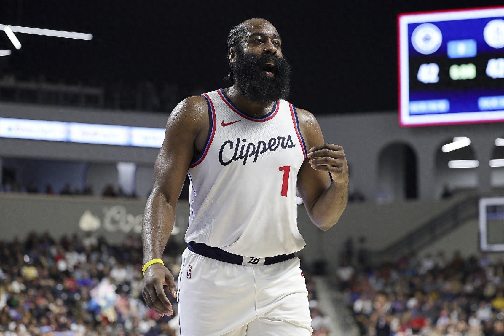 AYX体育平台 哈登官方宣布比赛局势复杂新规，快船引发争议！再创辉煌时刻