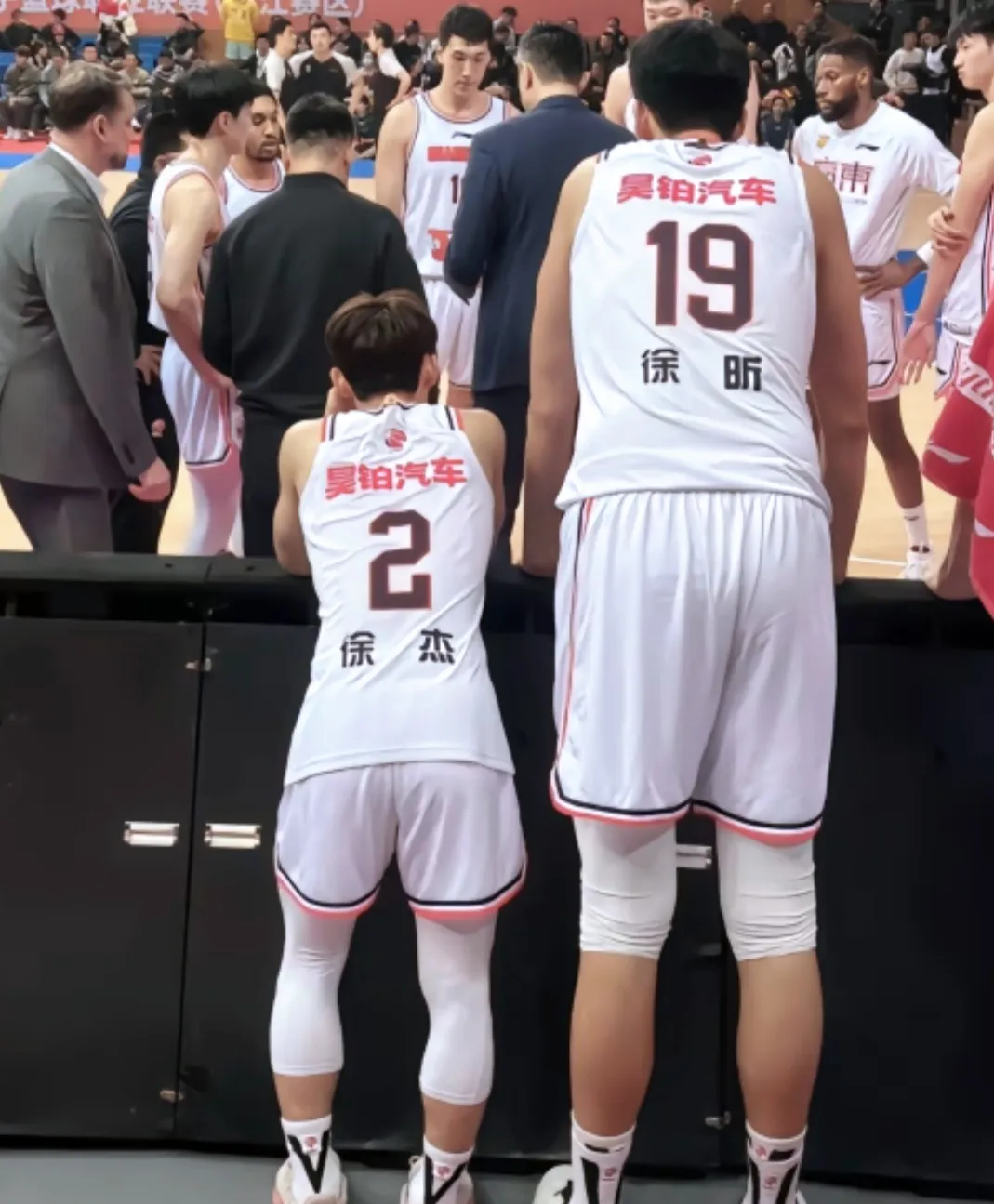 爱游戏登录入口包含转会期浙江队备战CBA季后赛，战术微调细节曝光，更衣室稳定，纪律约束更严格的词条